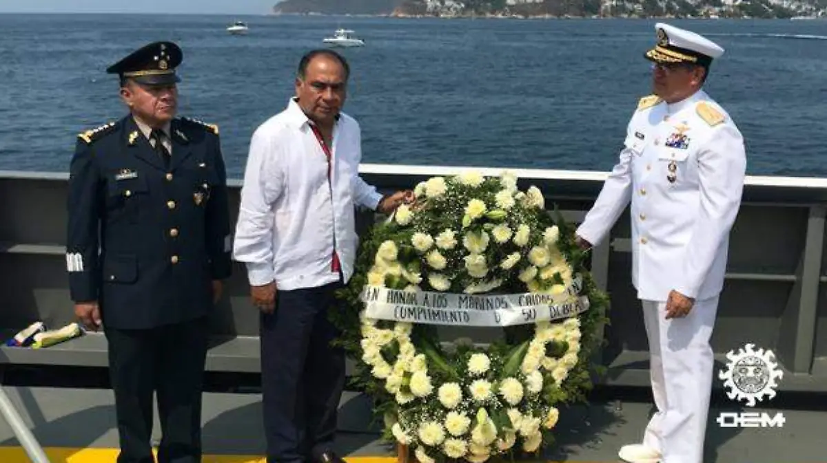Acapulco - Depositan ofrenda floral a marinos que dejan la vida en el cumplimiento de su deber