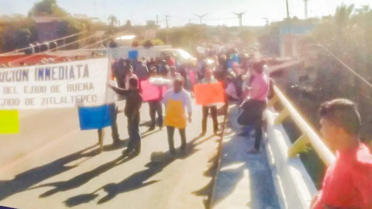 Bloqueo en la carretera Acapulco- pinotepa