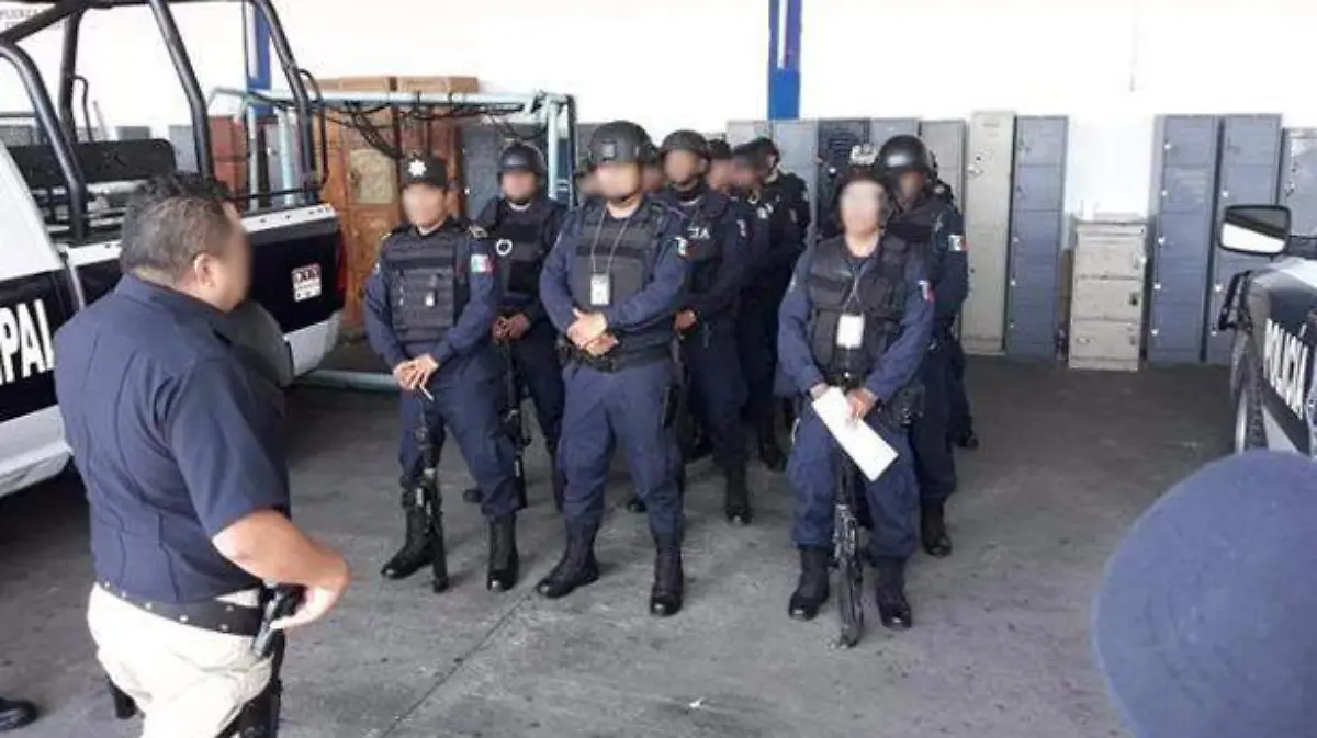 Rregresan armas a policías municipales