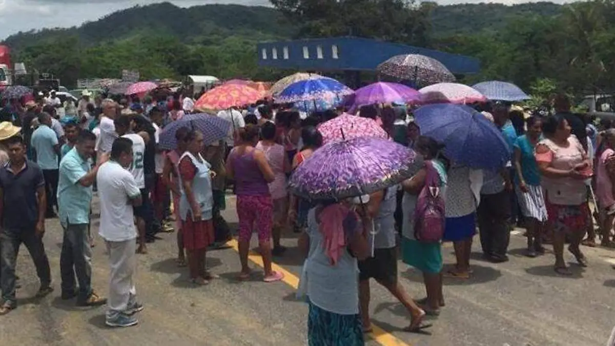 Acapulco carretera Bloqueada