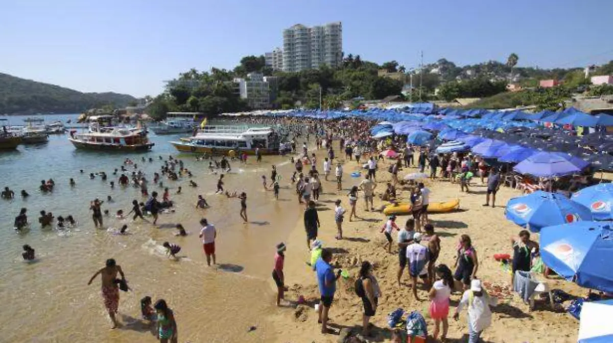 Acapulco Turismo en las playas de caleta