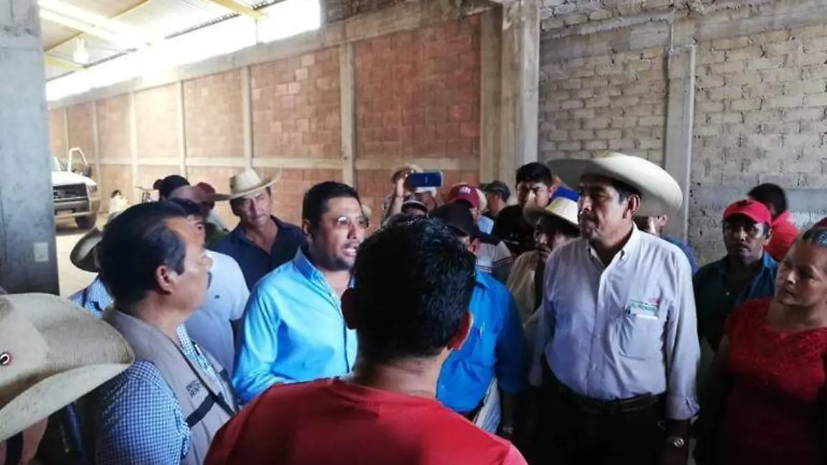 Campesinos toman fertilizante