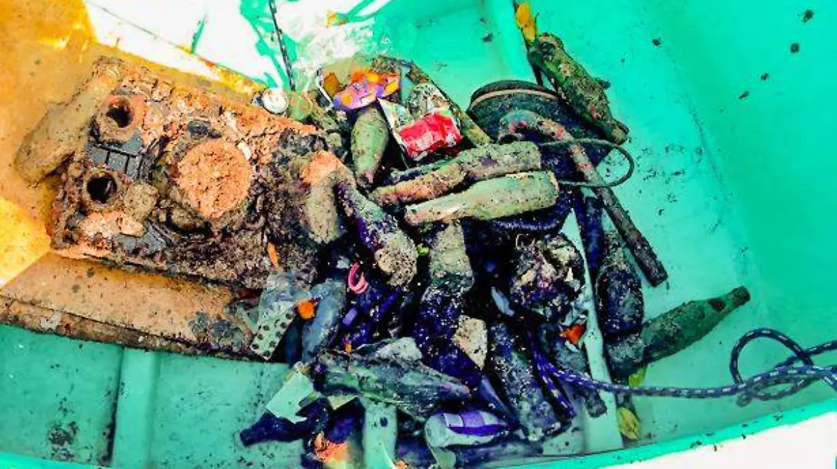 zihuatanejo recolectan una tonerada de basura en playa las gatas