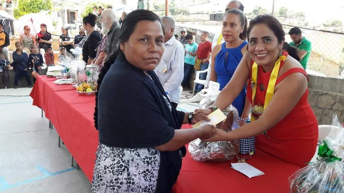 Premian a artesanos