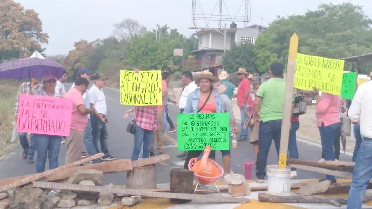 bloquean carretera