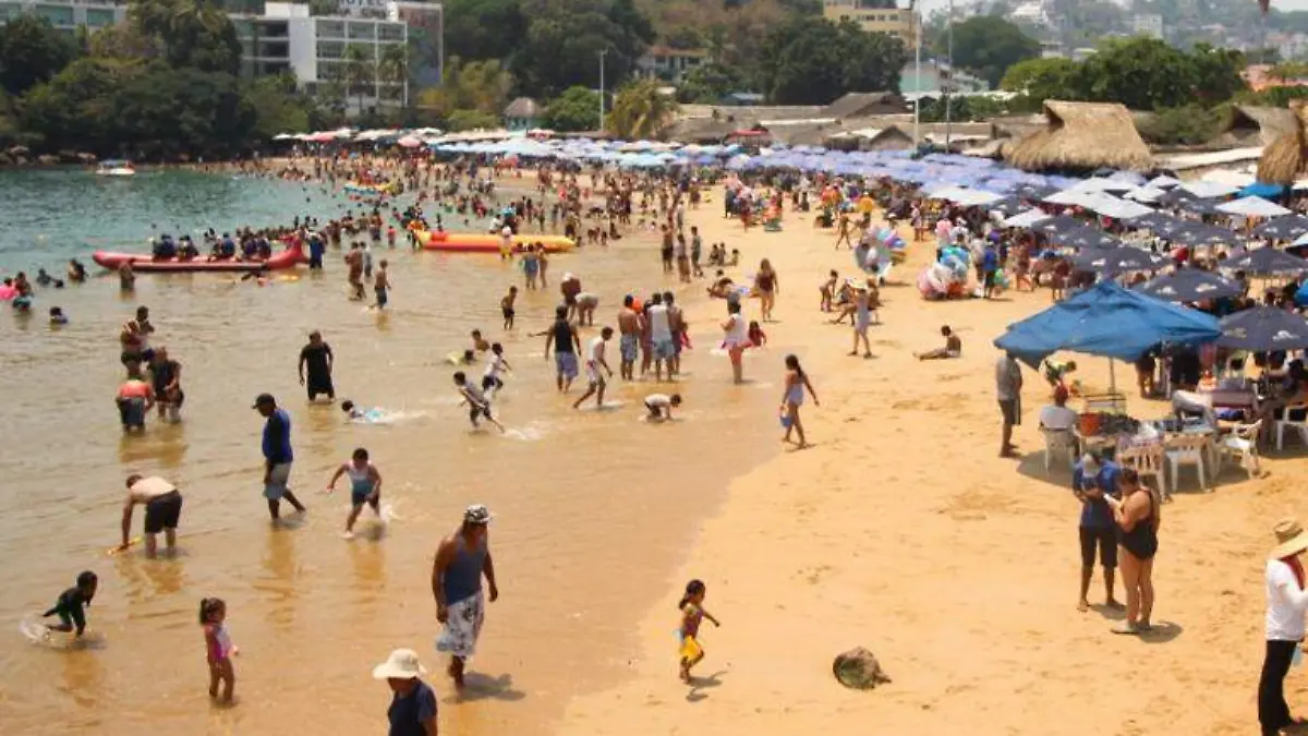 llenas playas acapulco