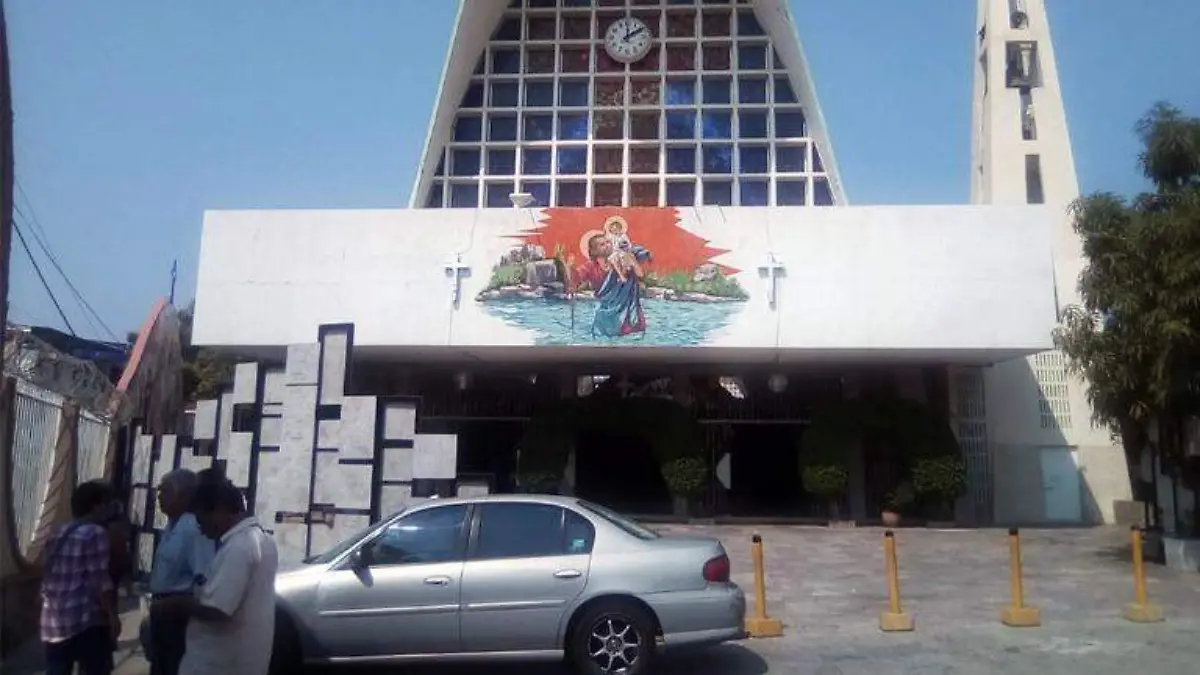 Sepelio sacerdote progreso