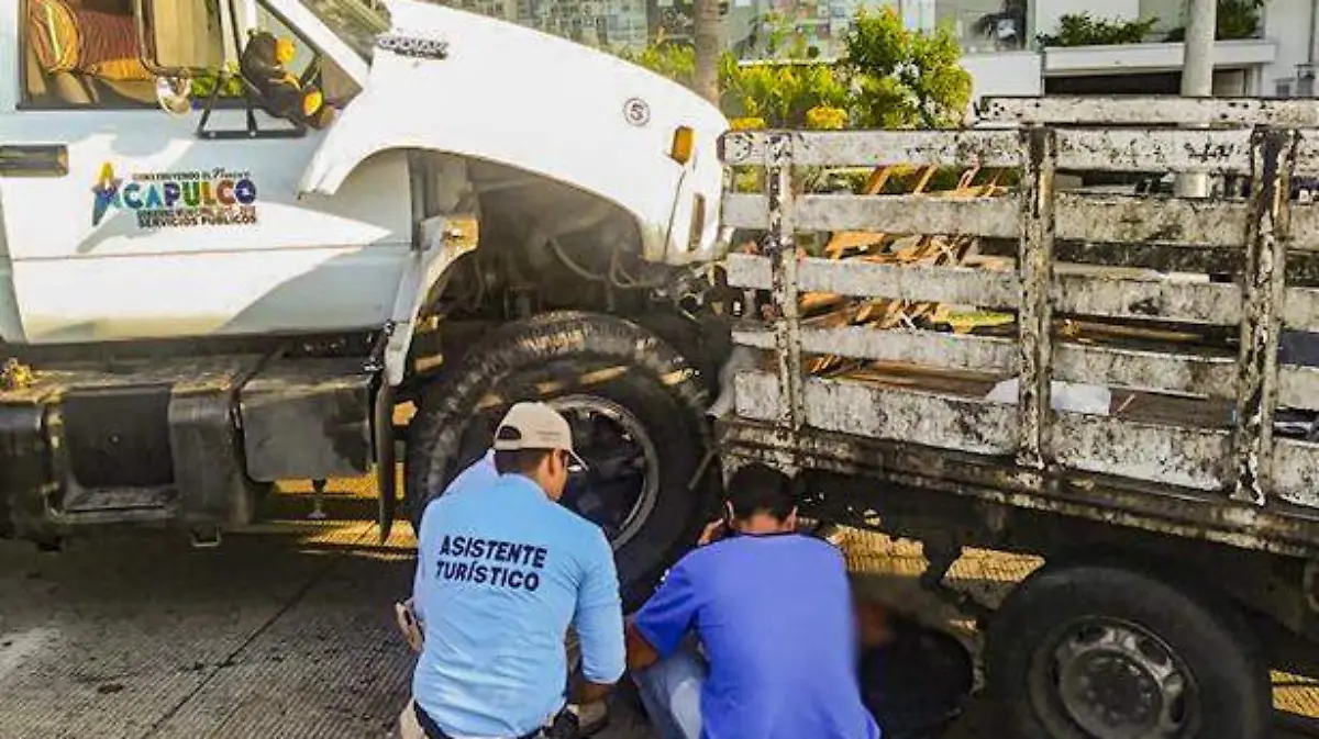 Accidente en la costera Miguel Alemán