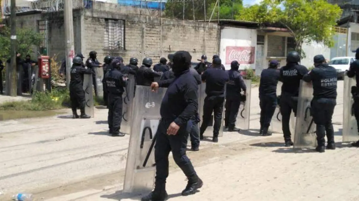 policías repliegue manifestantes