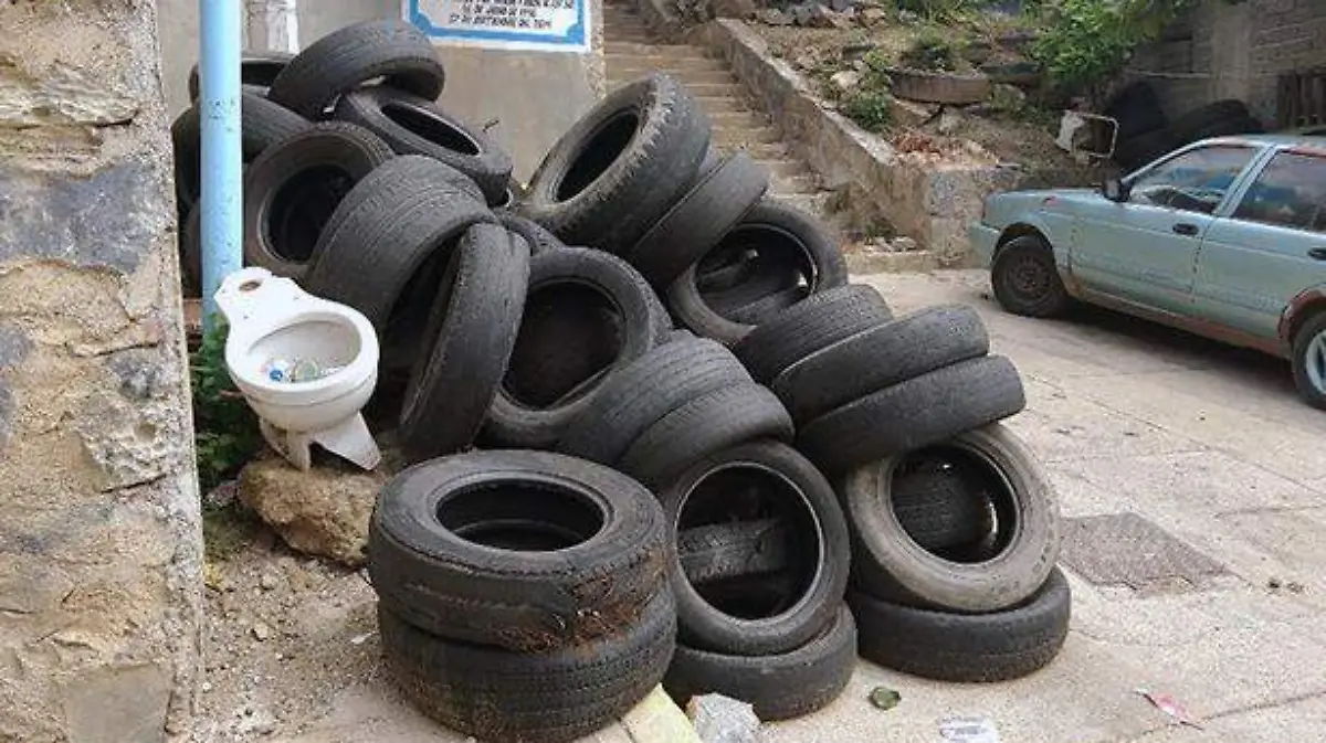 Zihuatanejo - neumáticos problema de salud pública