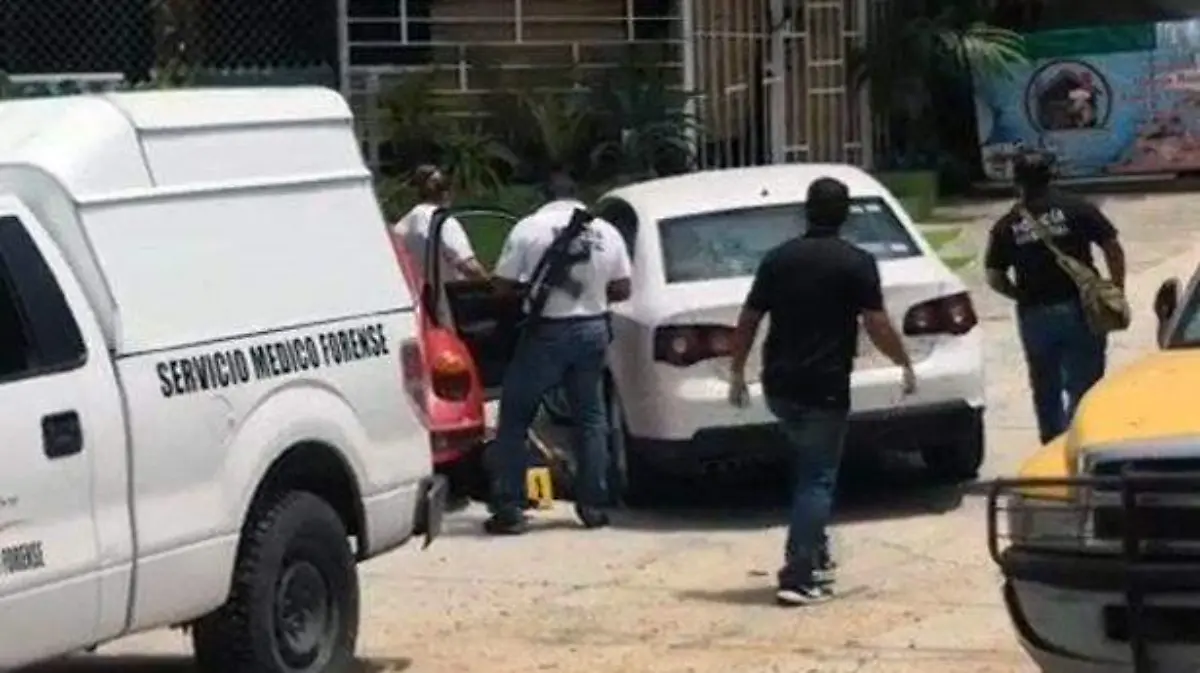 Acapulco - Asesinan a mujer al intentar subir a su carro