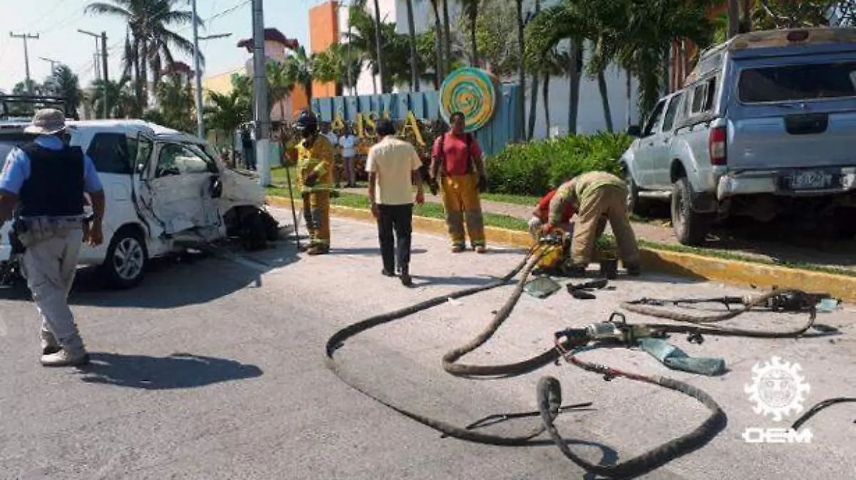 Acapulco - fuerte accidente en el bulevar de las naciones