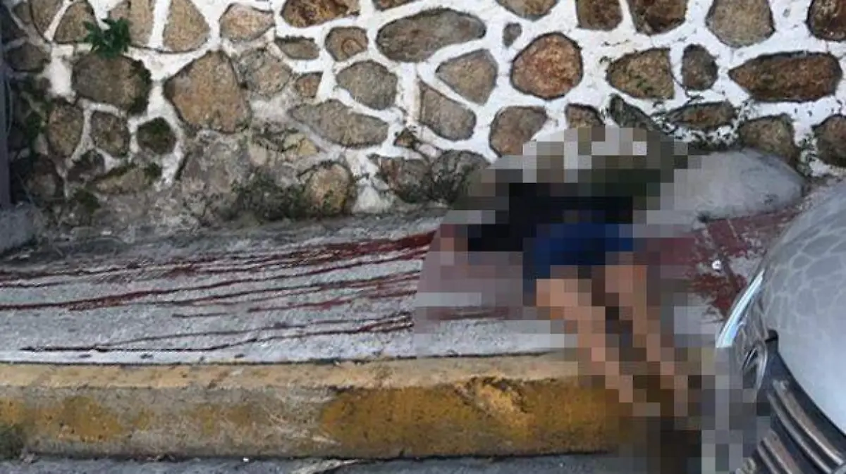Acapulco - asesinan a mujer en la Laja
