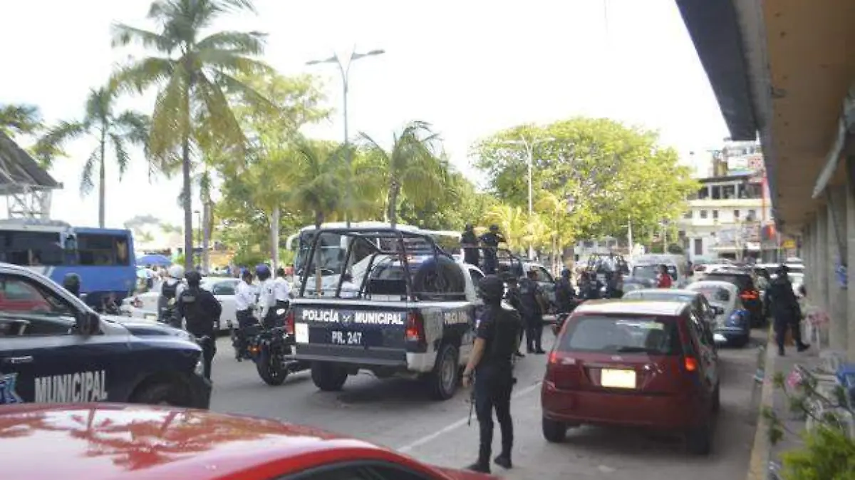 Acapulco - balean a joven en edificio de la CROM