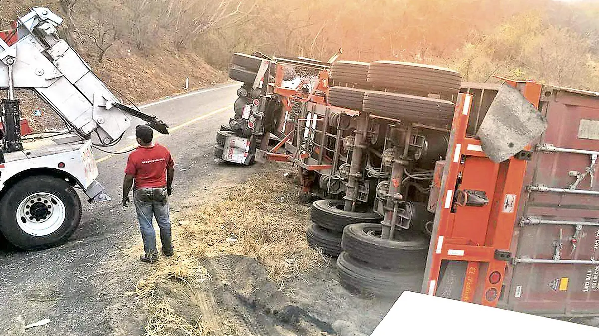 Volcadura en carretera