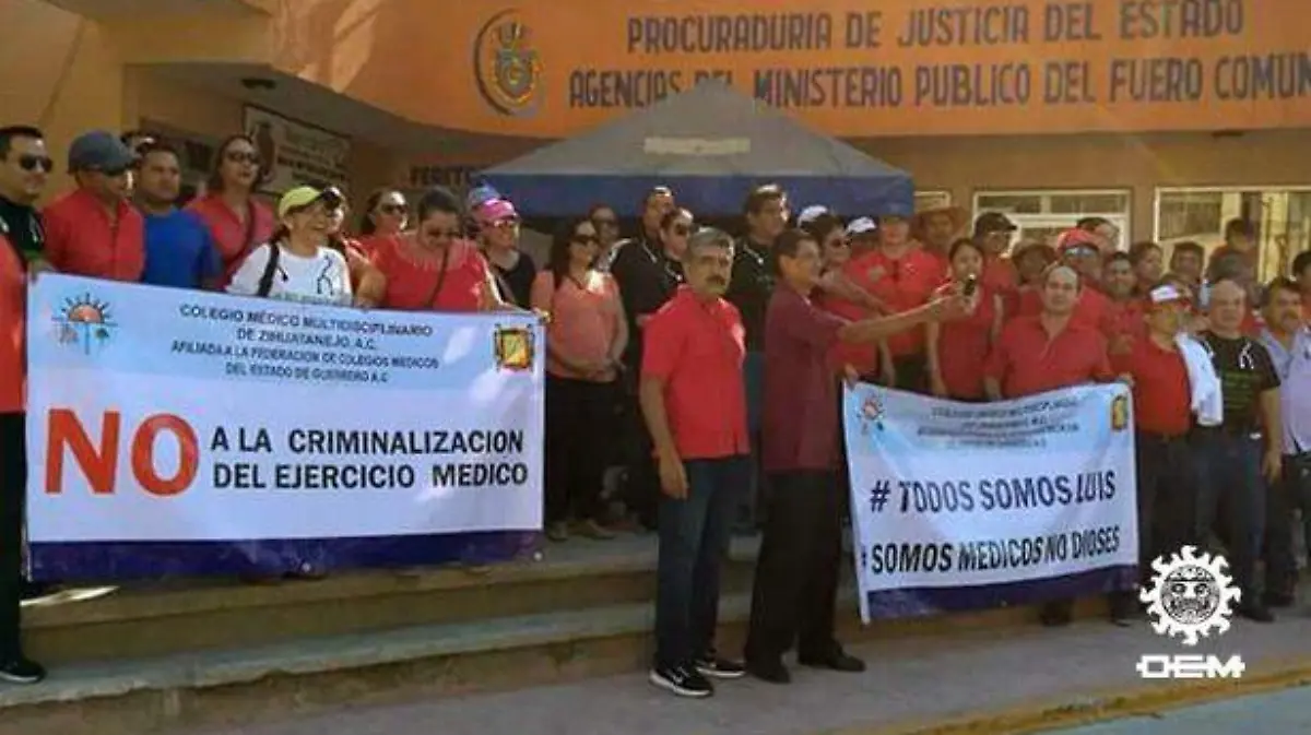 Zihuatanejo - médicos marchan por la detención del doctor en Oaxaca