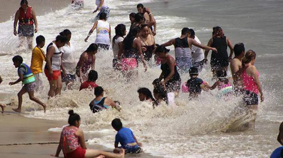 Acpulco - turismo arriba al puerto de acapulco pese a semana de bajos números