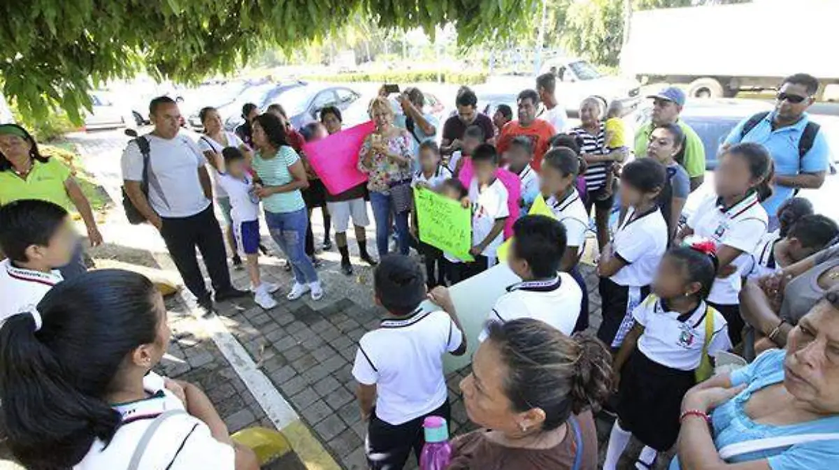 Acapulco - protesta alumnos en protur
