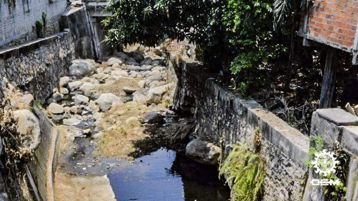 Acapulco - Canales llenos de basura