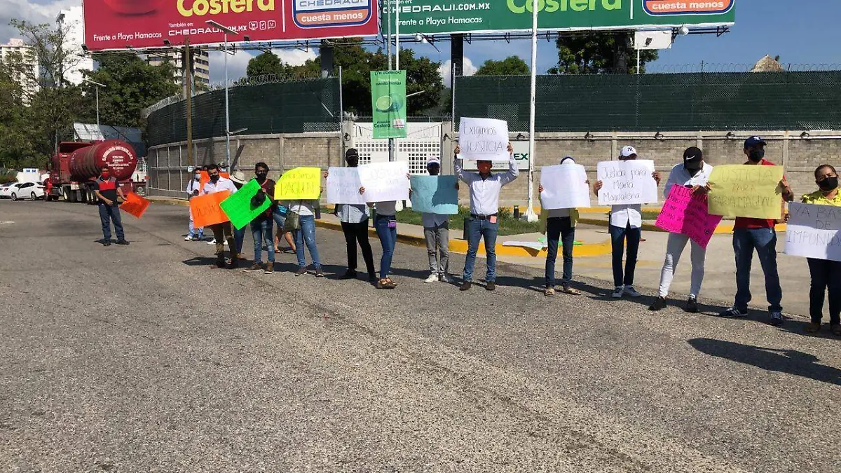 protesta fuera pemex