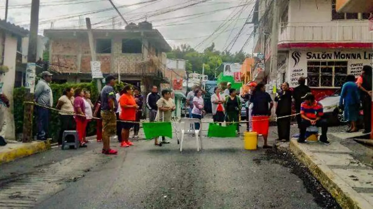Bloqueo en chilpancingo por agua potable