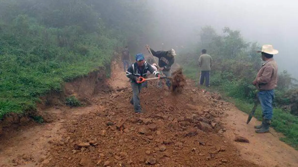 Guerrero - Deslave de cerro en costa chica