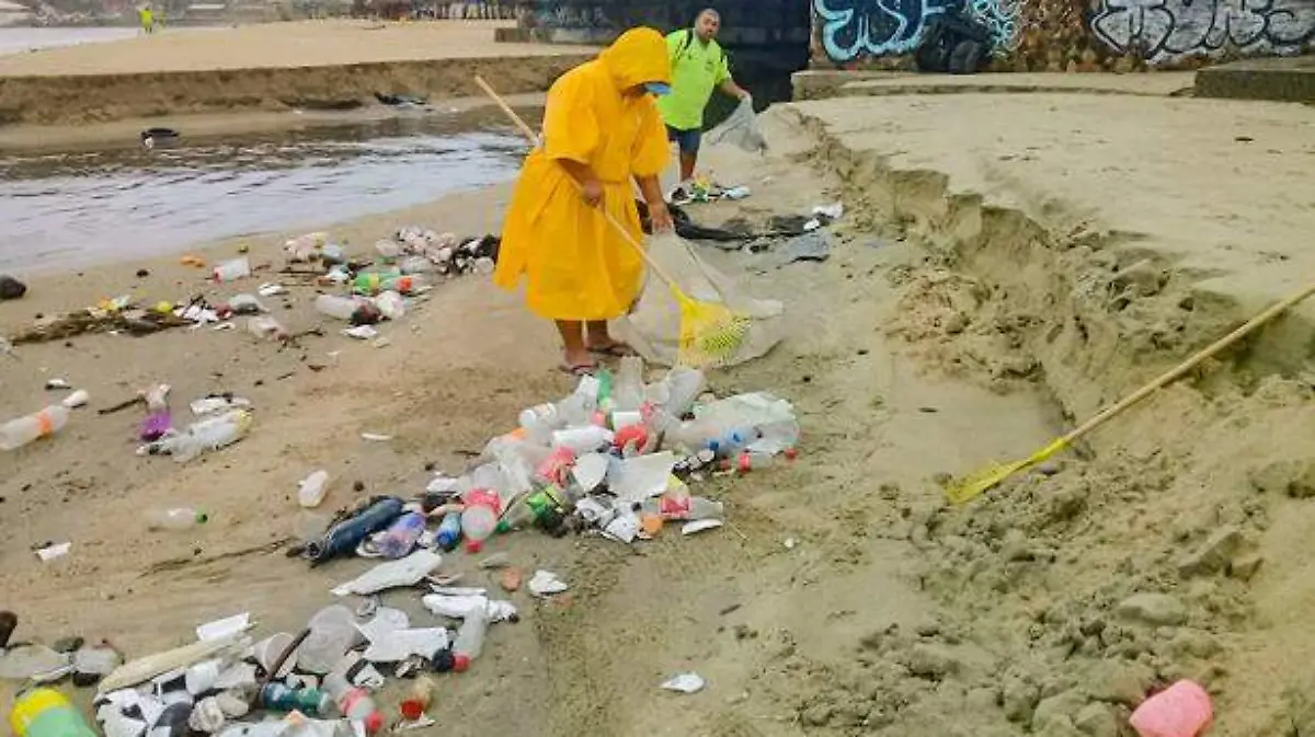 Acapulco - basura en las playas de Acapulco