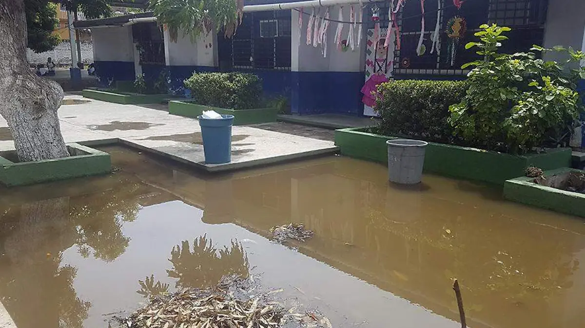 Escuela inundada