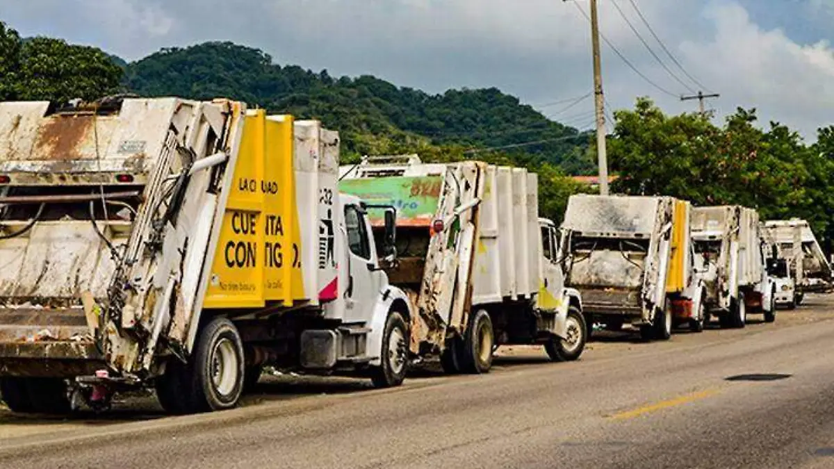 Acapulco - bloquean el acceso al paso texca