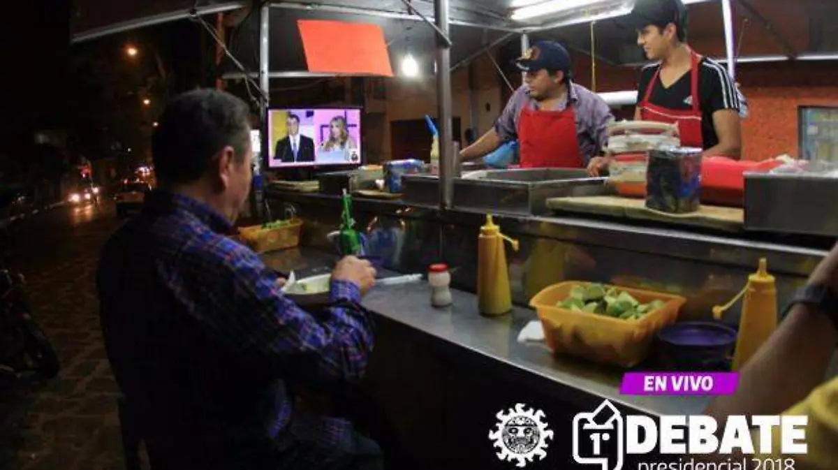 Acapulco - todo mundo mira el debate 4