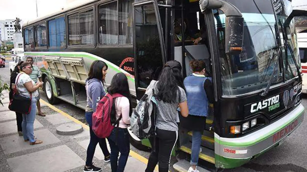 Acapulco - regresan a clases en la Sierra de Guerrero