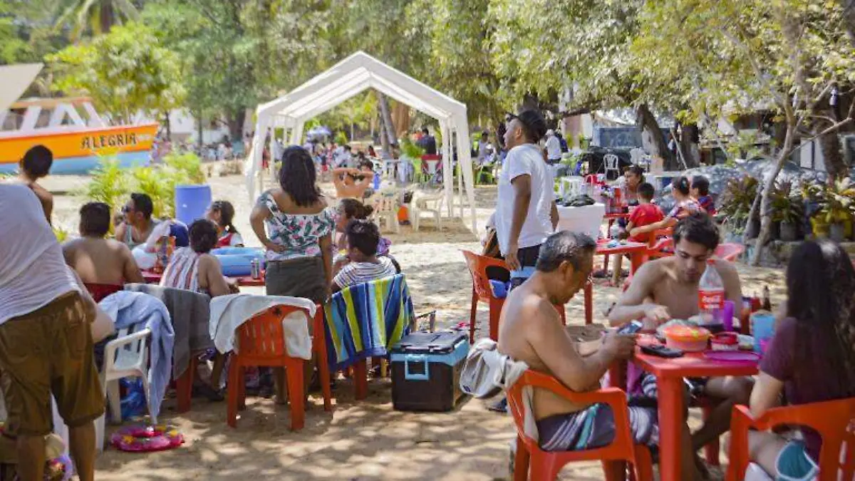 Paseo pescador playa renta de sillas y mesas