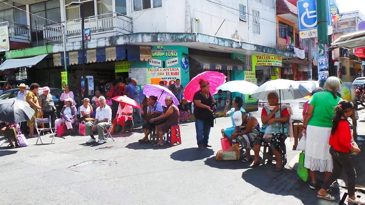 bloquean para pedir pago de pensión