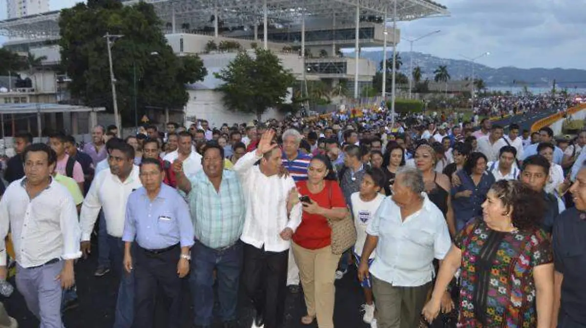 Acapulco inauguran puente en la vía rápida
