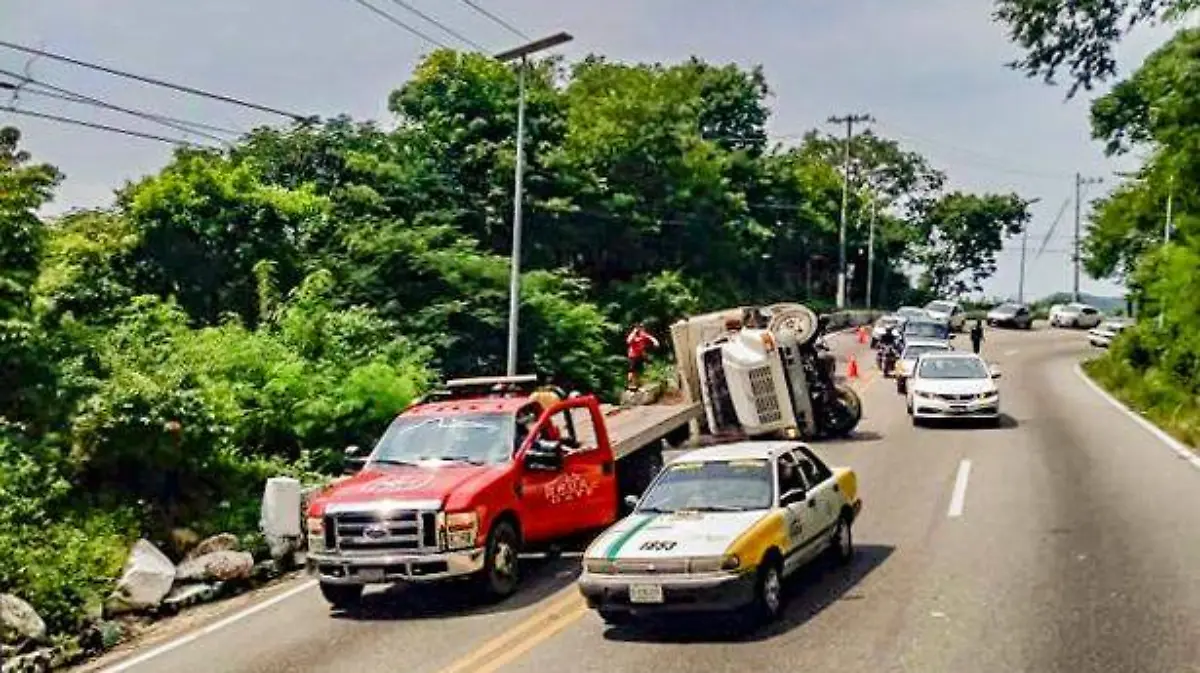 Acapulco accidente n la escénica
