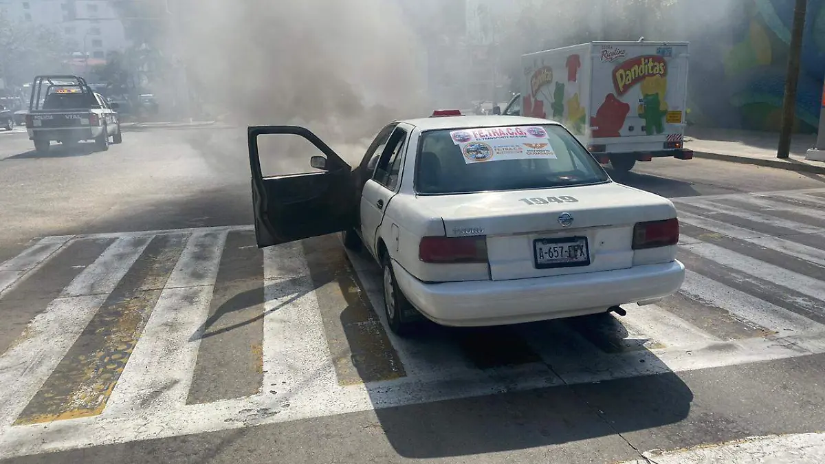 se incendia taxi