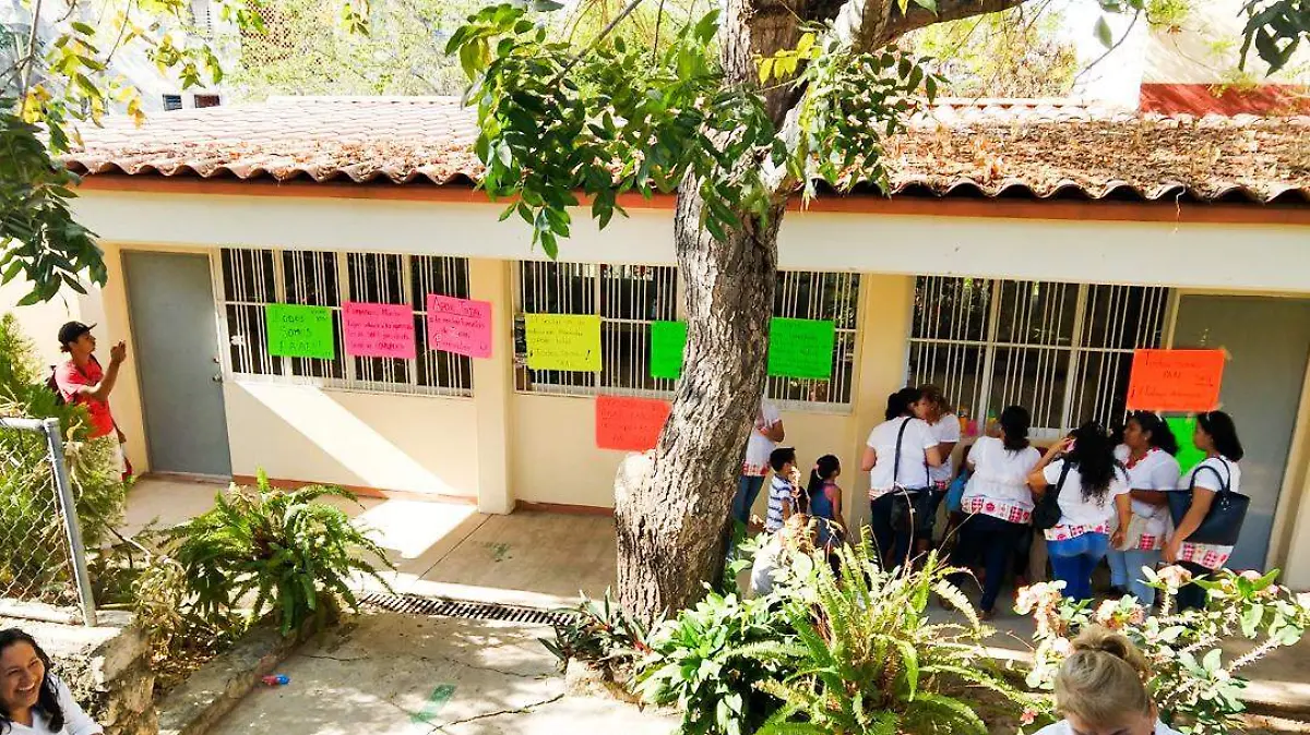 maestros toman instalaciones zihua