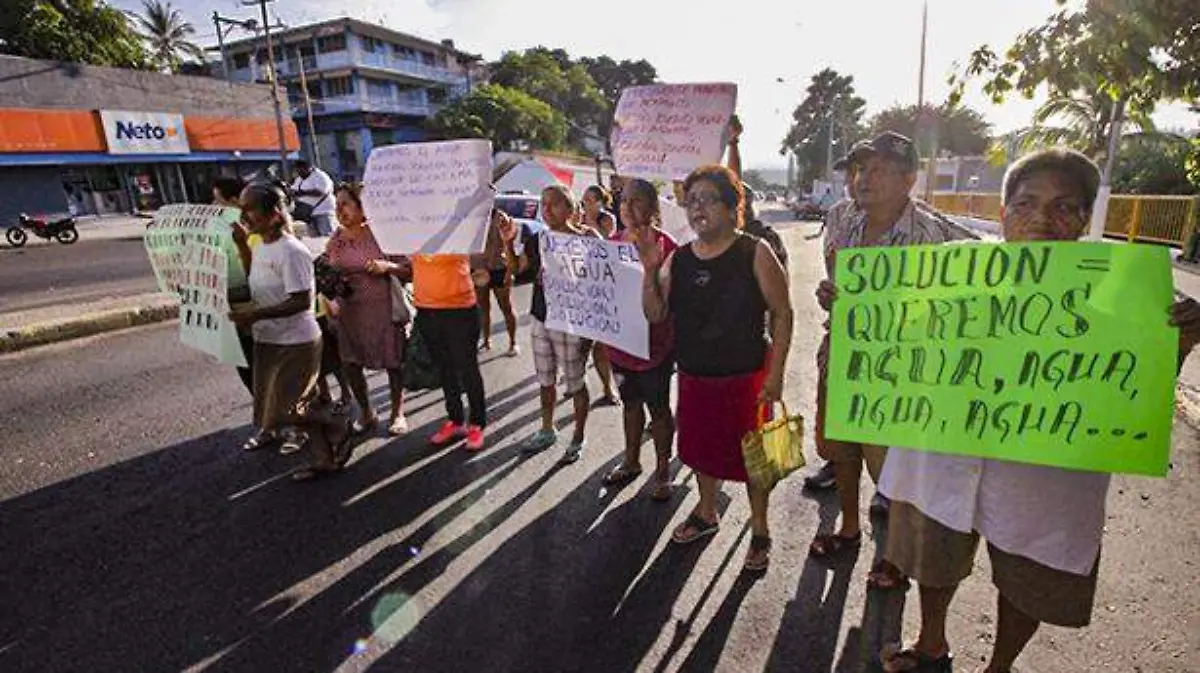 Acapulco - Protestan en la carretera federal Acapulco México