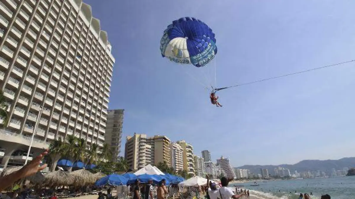Acapulco - cae ocupación hotelera parachute