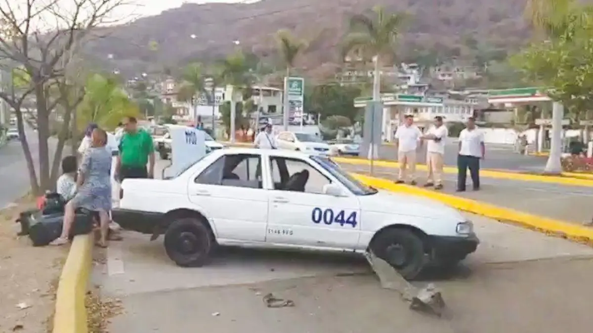 taxi zihuatanejo