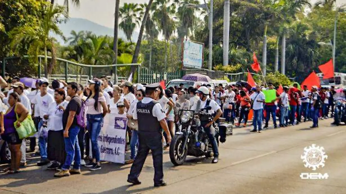 Acapulco - MArchan trabajadores de la UAGRO