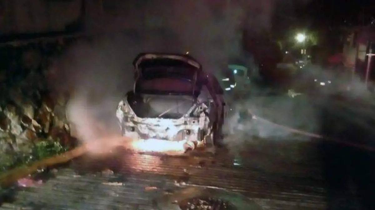 Acapulco - incendian vehículo en la Laja