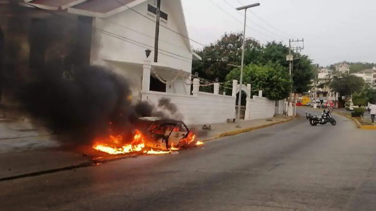 se incendia vehiculo