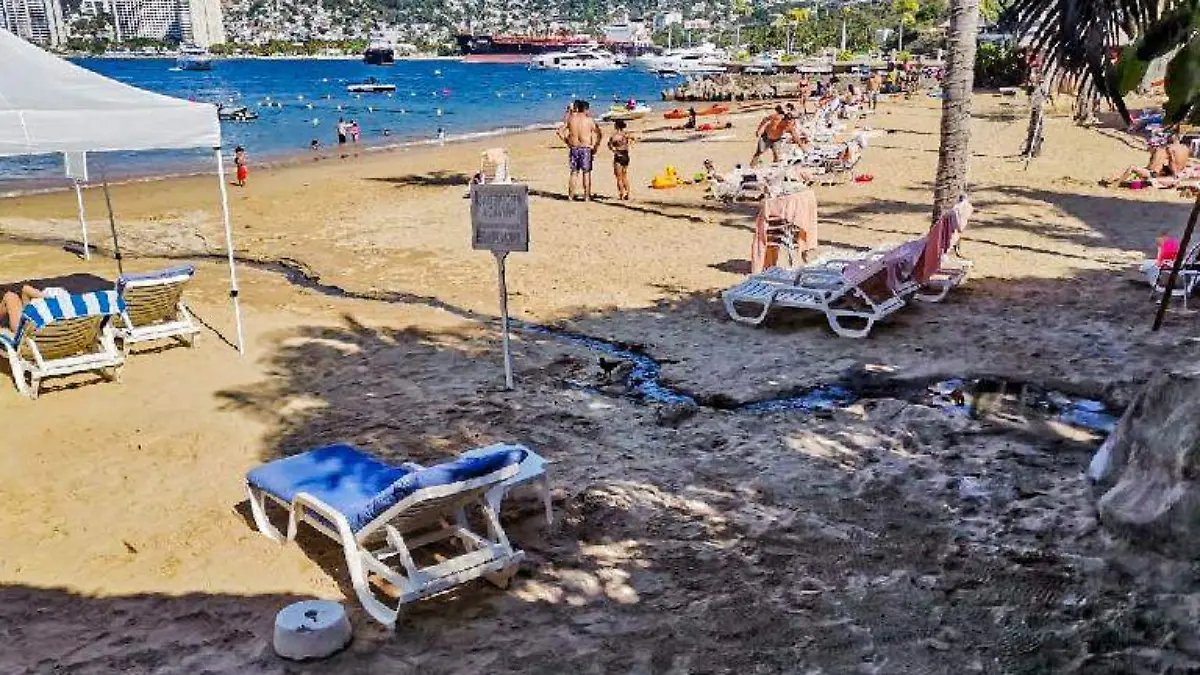 Contaminación playa encantada