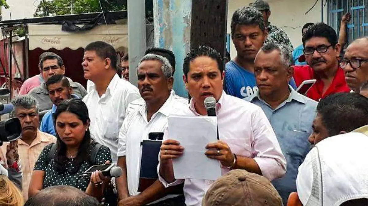 Acpaulco evodio con trabajadores de Coagua