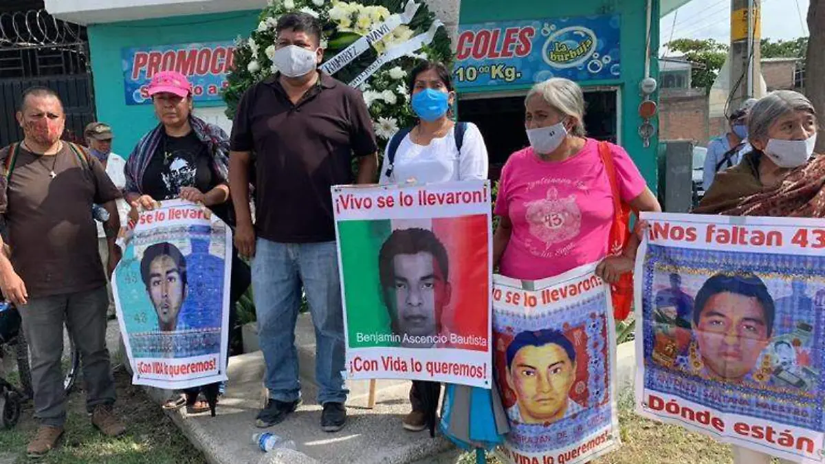 Familiares 43 desaparecidos