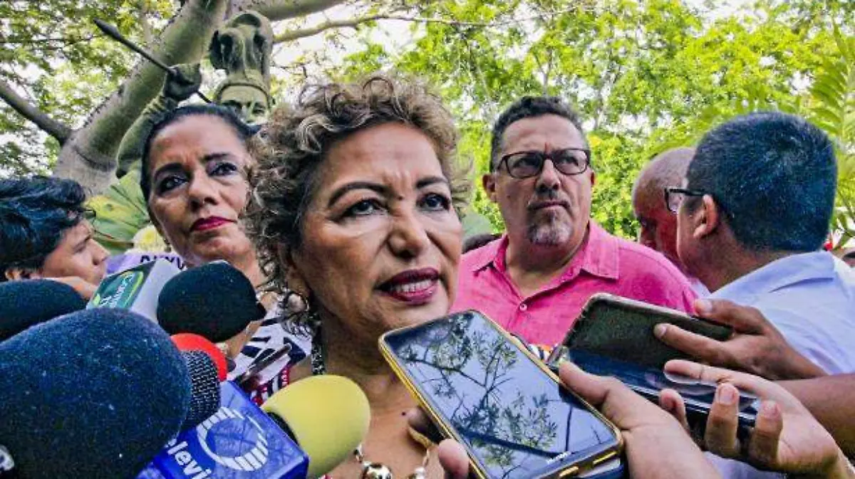 Acapulco - adela Román entrevista