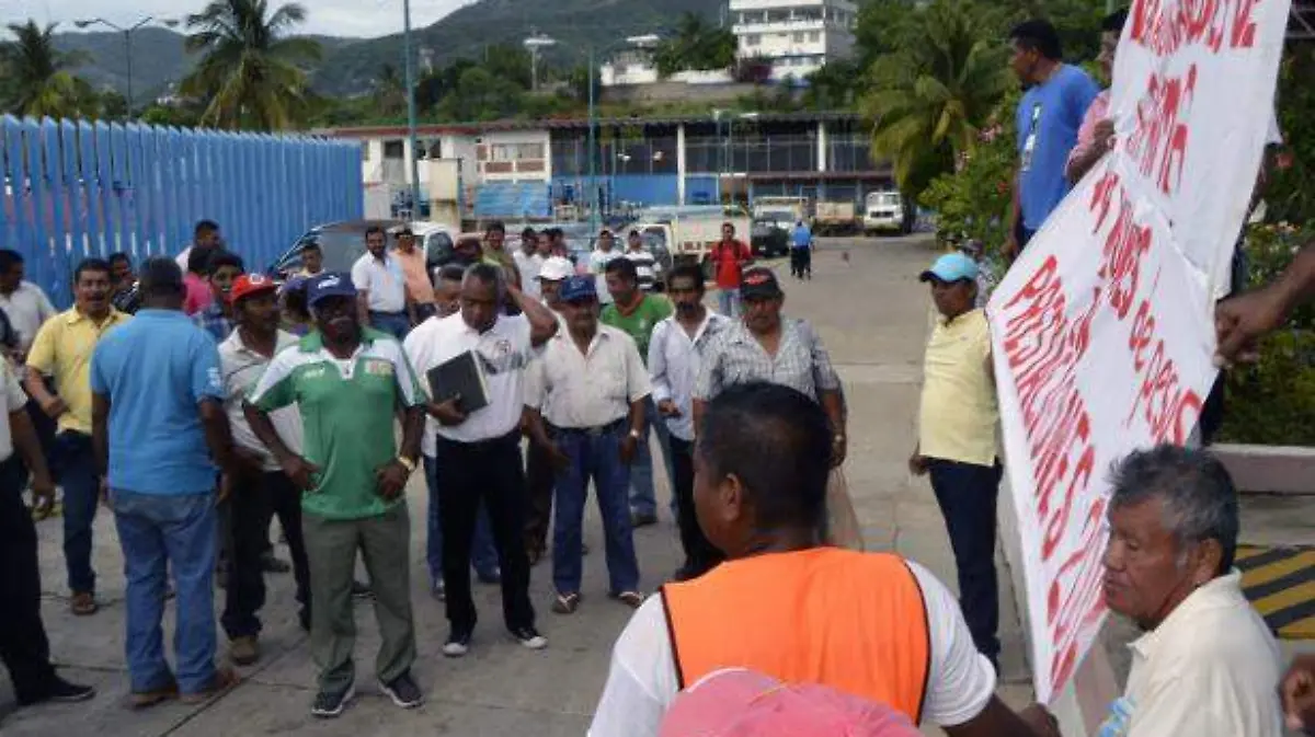 Protesta y paro de trabajadores de CAPAMA