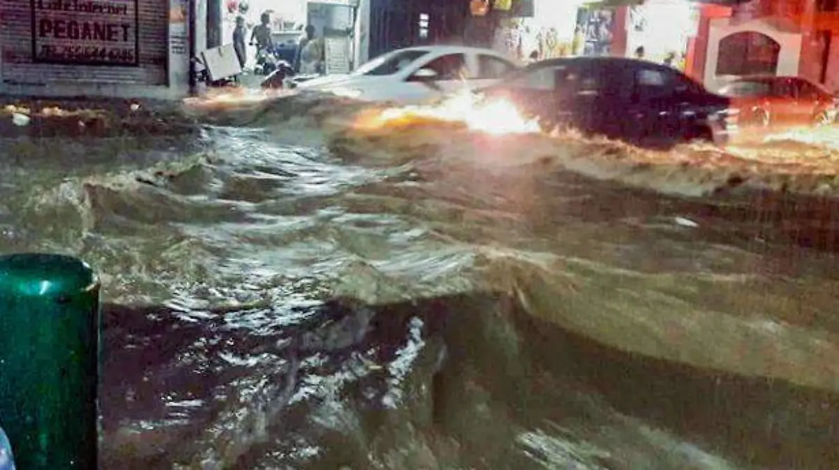 Guerrero - lluvias en zihuatanejo 