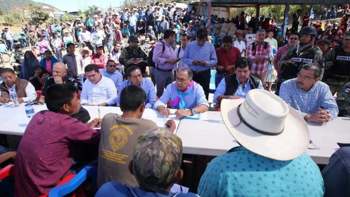 AStudillo REunión Pobladores Chilapa